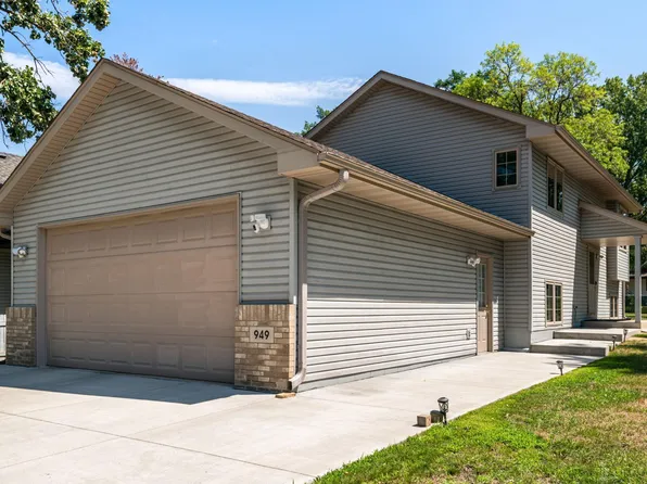 949 7th St SE, Forest Lake, MN 55025