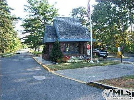 2nd image of 212C Huntington Dr