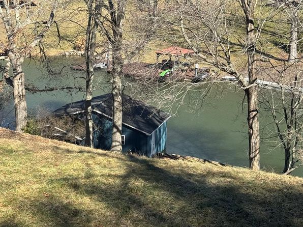 170 Flat Top Lake Rd, Ghent, WV 25843