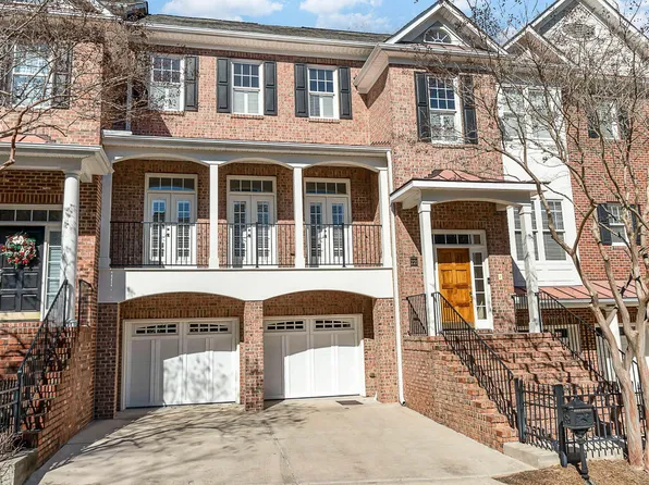 221 Lions Gate Dr, Cary, NC 27511