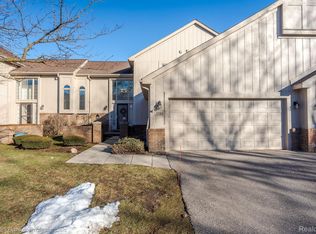 37780 N Laurel Park Dr, Livonia, MI