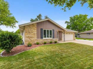 1111 Wisteria Ln, Waukesha, WI 53189