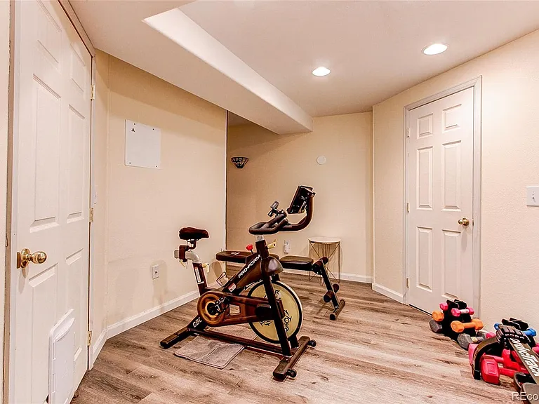 23527 Broadmoor Dr — Photo 31