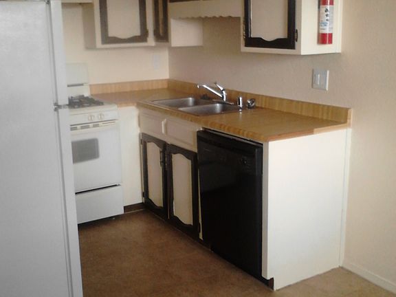 3rd image of 12401 Manitoba Dr NE