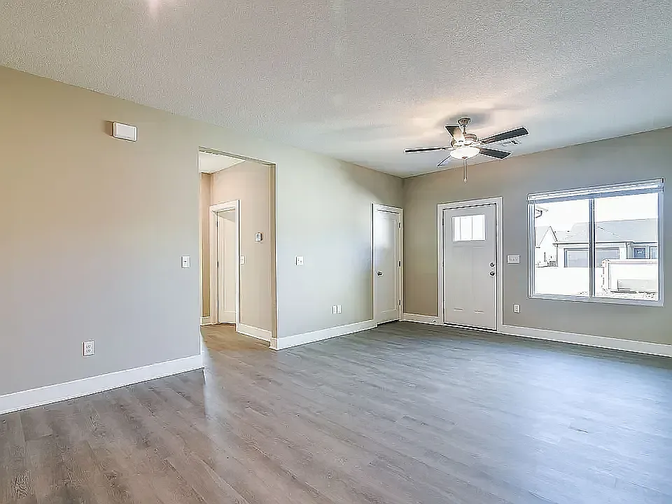 3 bed, 1270 sqft, $1,550 — Photo 2