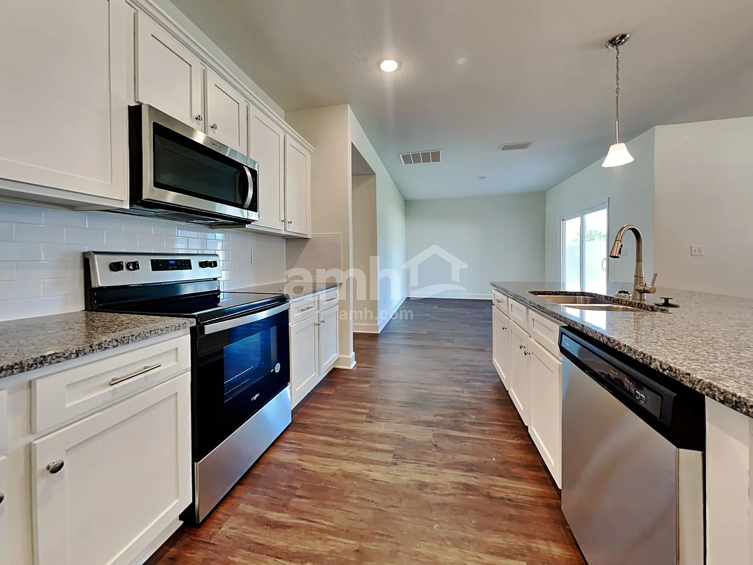 5 bed, 3.0 bath, 2215 sqft, $2,500 — Photo 3