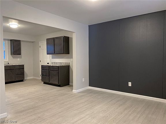 5th image of 3824 Greenmont Dr SE