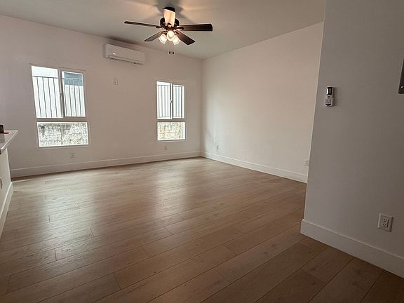 3rd image of 1926 N Whitley Ave #6