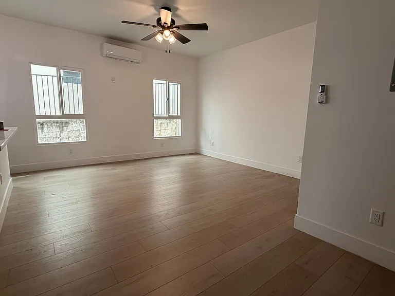 1926 N Whitley Ave — Photo 16