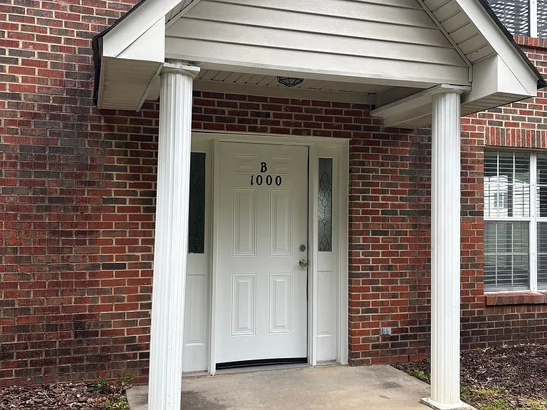 1000 Mount Holly Huntersville Rd #B — Photo 3