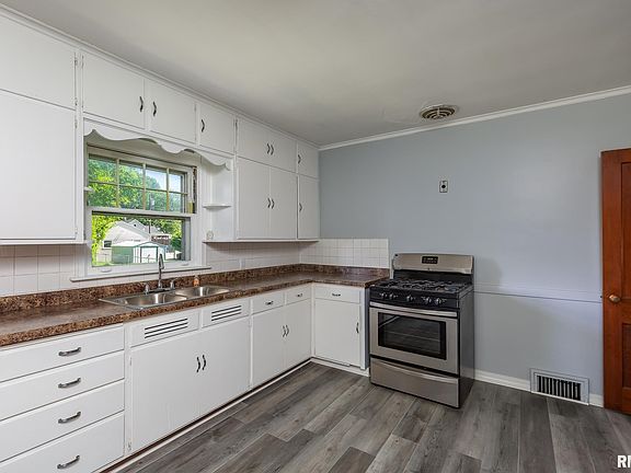 5th image of 1528 W High St