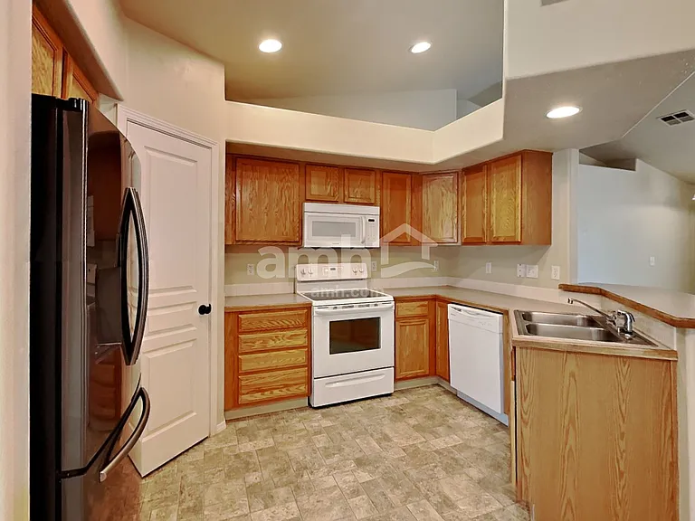 3720 Bismark Ave — Photo 3