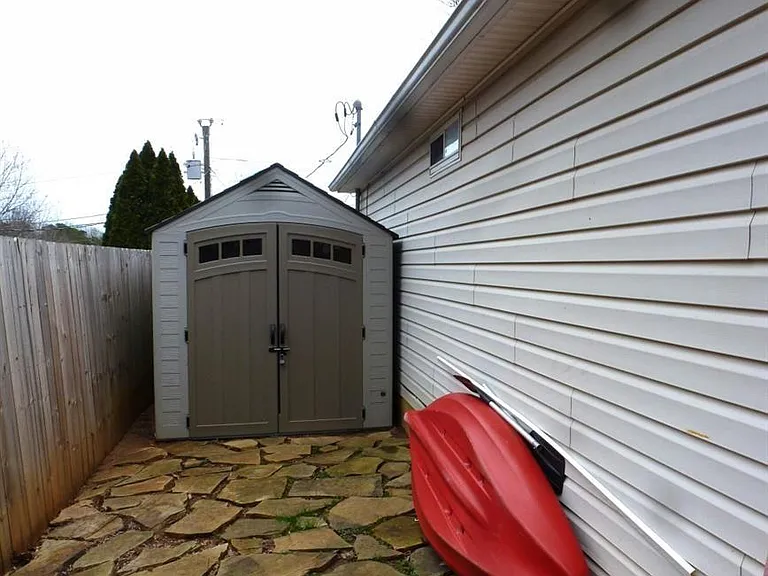 2840 Capri Dr — Photo 10