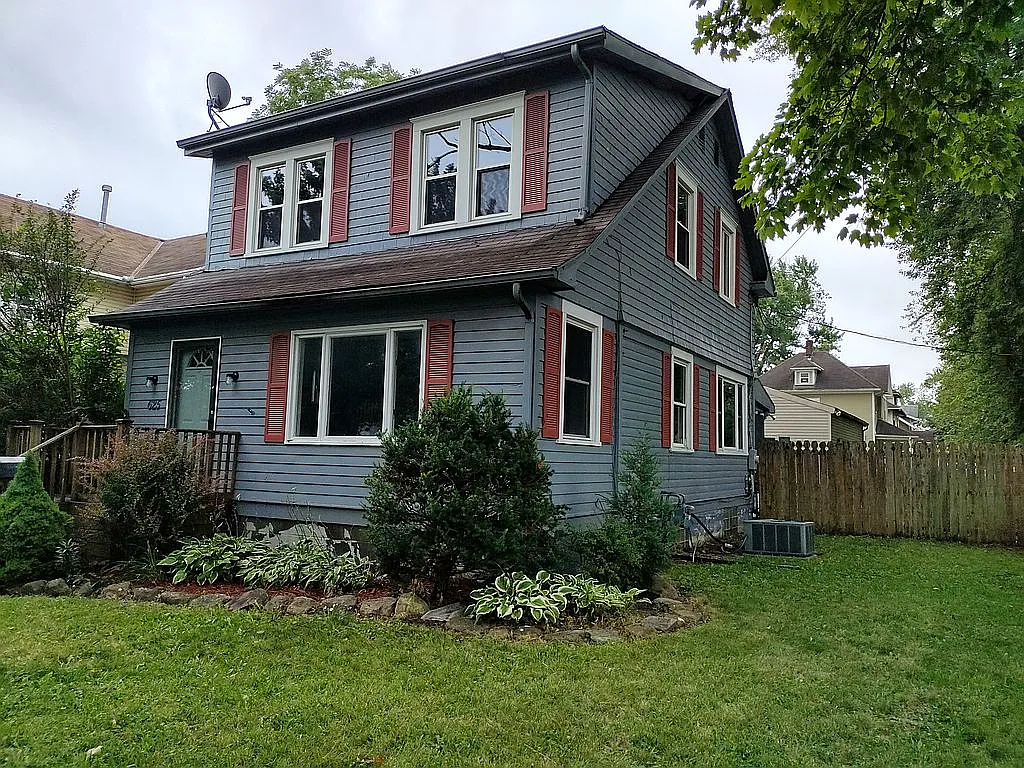 625 E Church St photo 1