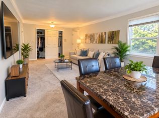 1647 County Road B W APT 11, Saint Paul, MN 55113