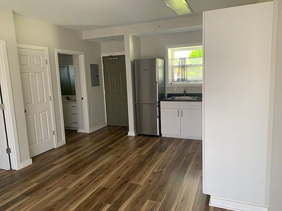 2nd image of 211 Kellog St #106