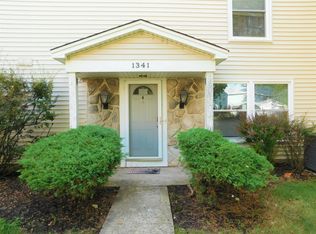 1341 N Glen Cir APT A, Aurora, IL 60506