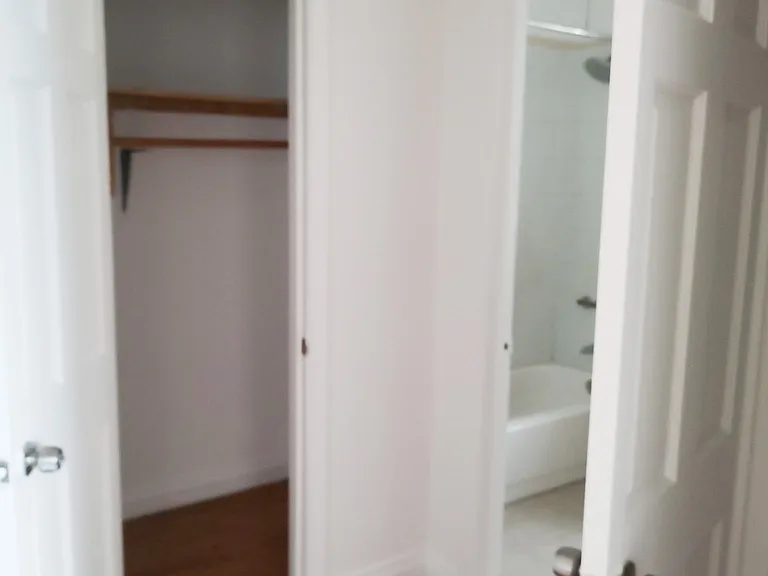 3560 Olinville Ave #4K — Photo 4