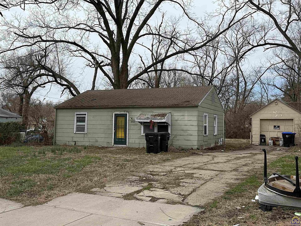 1st image of 3537 SE Dupont Pl
