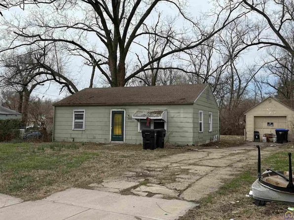 3537 SE Dupont Pl, Topeka, KS 66605