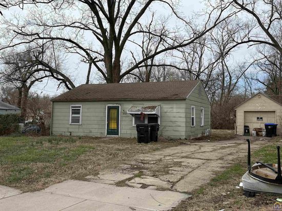 3537 SE Dupont Pl, Topeka, KS 66605