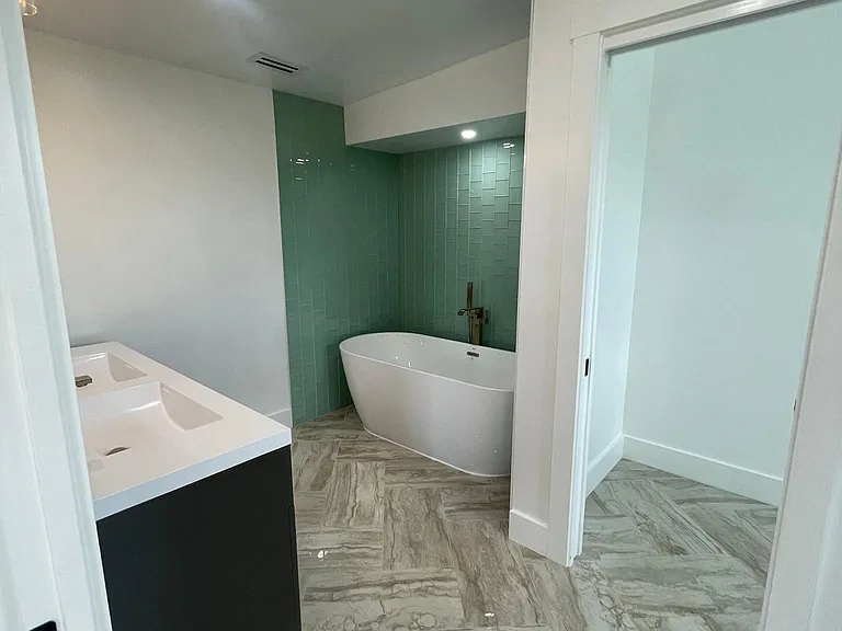 31 Heathrow Ln — Photo 34