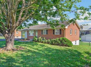 6902 Riverbend Dr, Radford, VA 24141