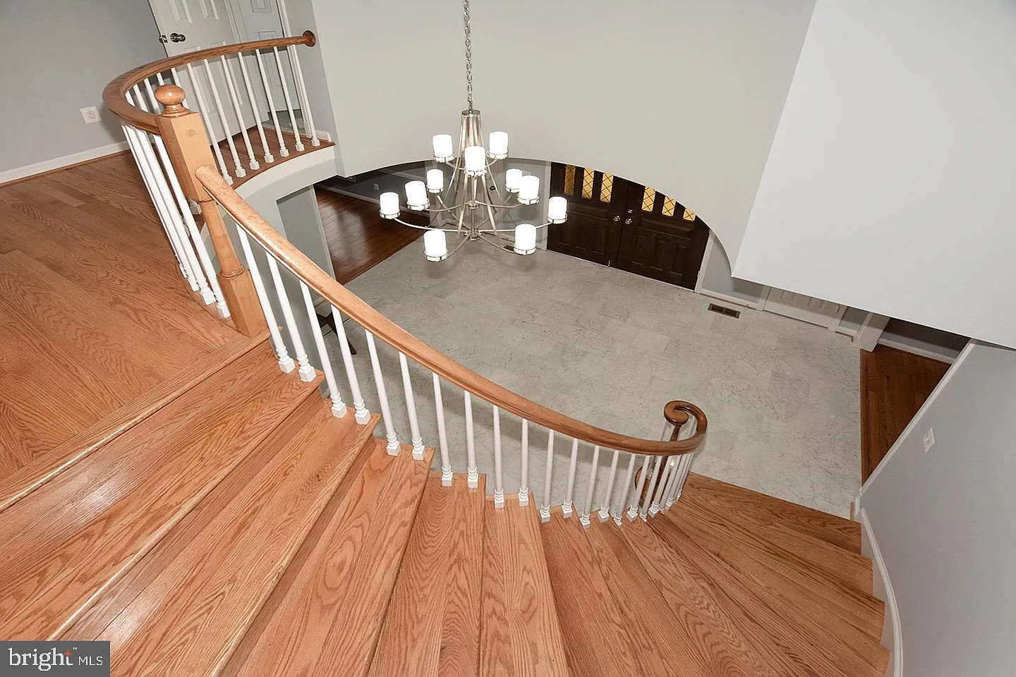 6 bed, 5.5 bath, 4853 sqft, $7,600 — Photo 4