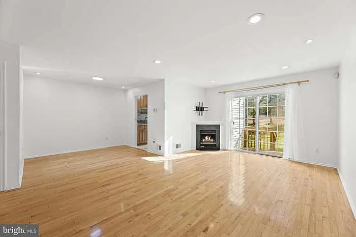 3 bed, 1545 sqft, $3,900 — Photo 4