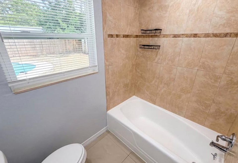 1st image of 15524 Bedford Cir E