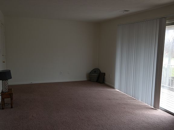Spacious living room