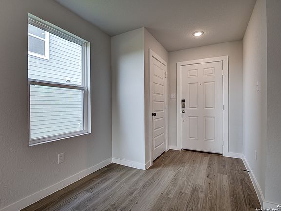 3rd image of 5410 Franklin Hills