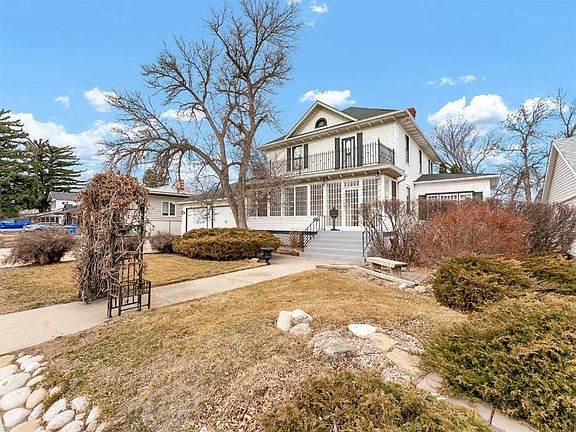 2nd image of 134 S 3rd St SW