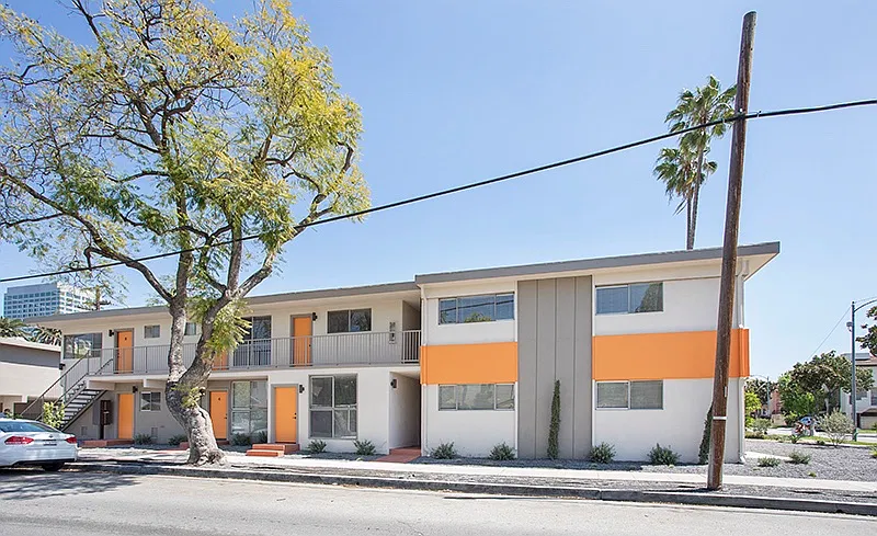 377 W Lexington Dr #5