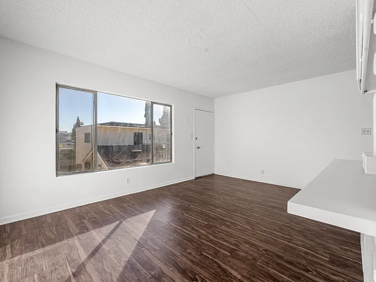 5326 La Mirada Ave — Photo 10