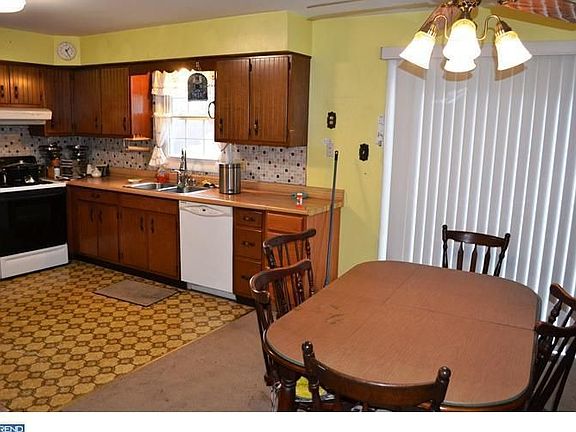 5th image of 651 Christopher Dr