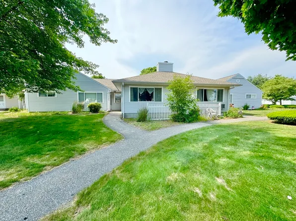 1107 James St, Chicopee, MA 01022