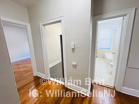 5th image of 115-117 Fairview Ave #23