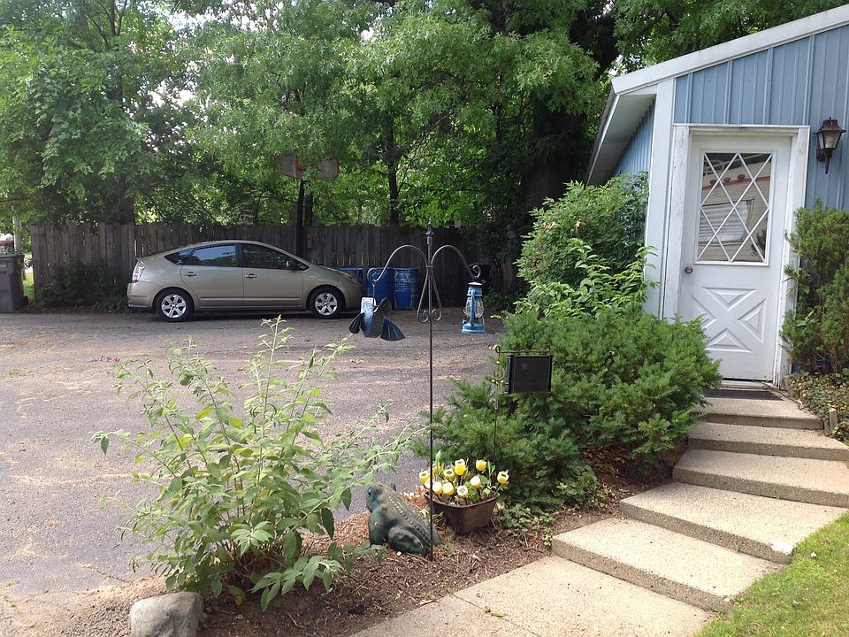 2nd image of 4341 Causeway Dr NE