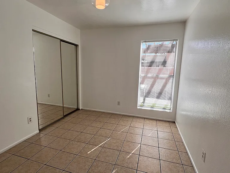 735 N Arrowhead Dr #3 — Photo 13