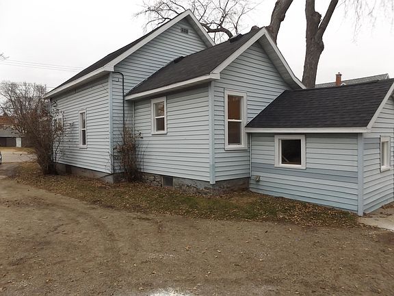4th image of 318 W Winneconne Ave