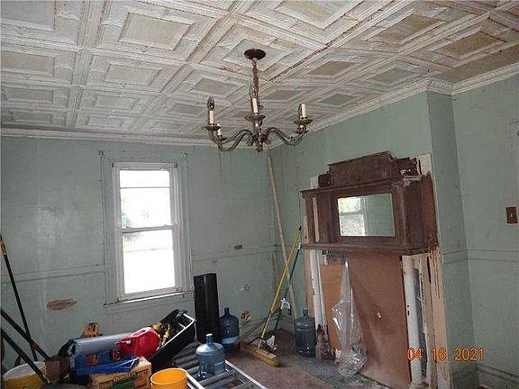 5th image of 628 Center Ave