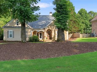 802 Lakeglen Dr, Suwanee, GA 30024