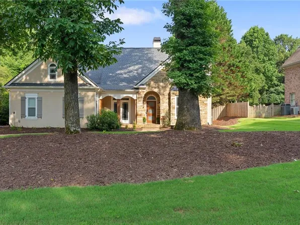 802 Lakeglen Dr, Suwanee, GA 30024