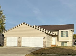 7604 S Hughes Ave, Sioux Falls, SD 57108
