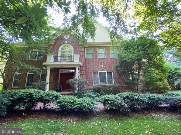 851 Forestville Meadows Dr, Great Falls, VA 22066