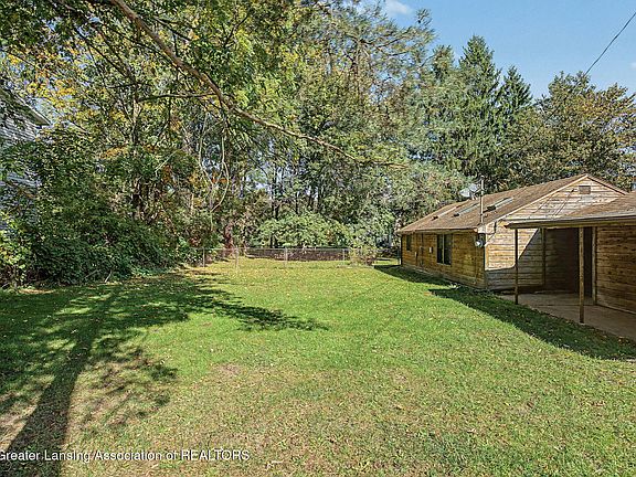 5th image of 3072 E Lake Lansing Rd
