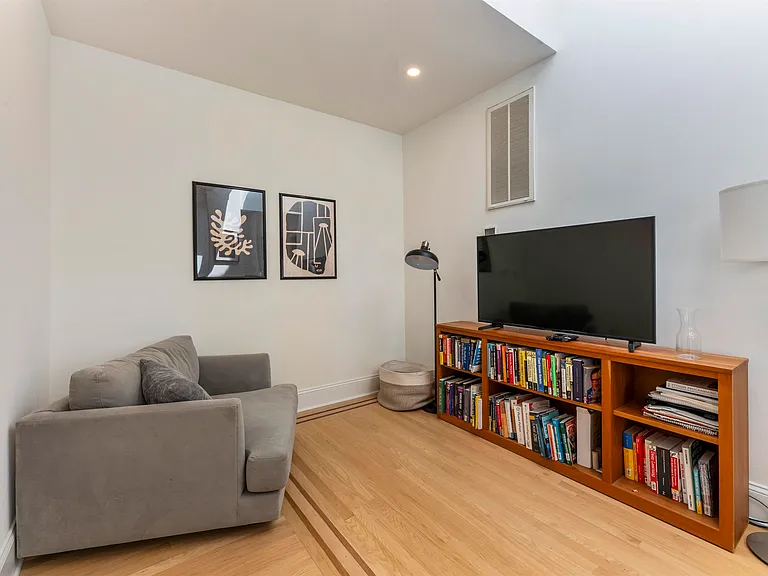 8 Paulmier Pl — Photo 24