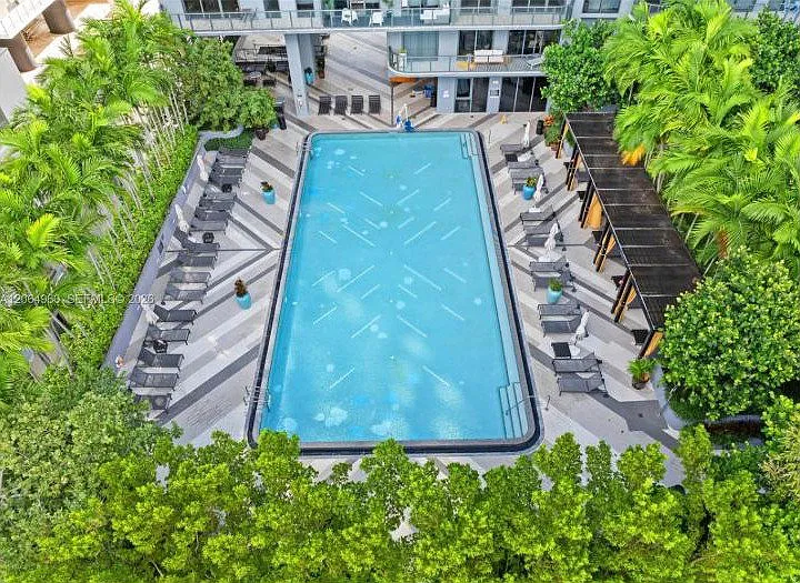 2 bed, 2.0 bath, 972 sqft, $4,490 — Photo 3