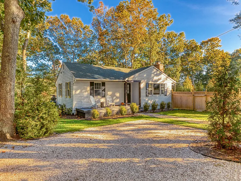 Laurel Ln — Photo 3